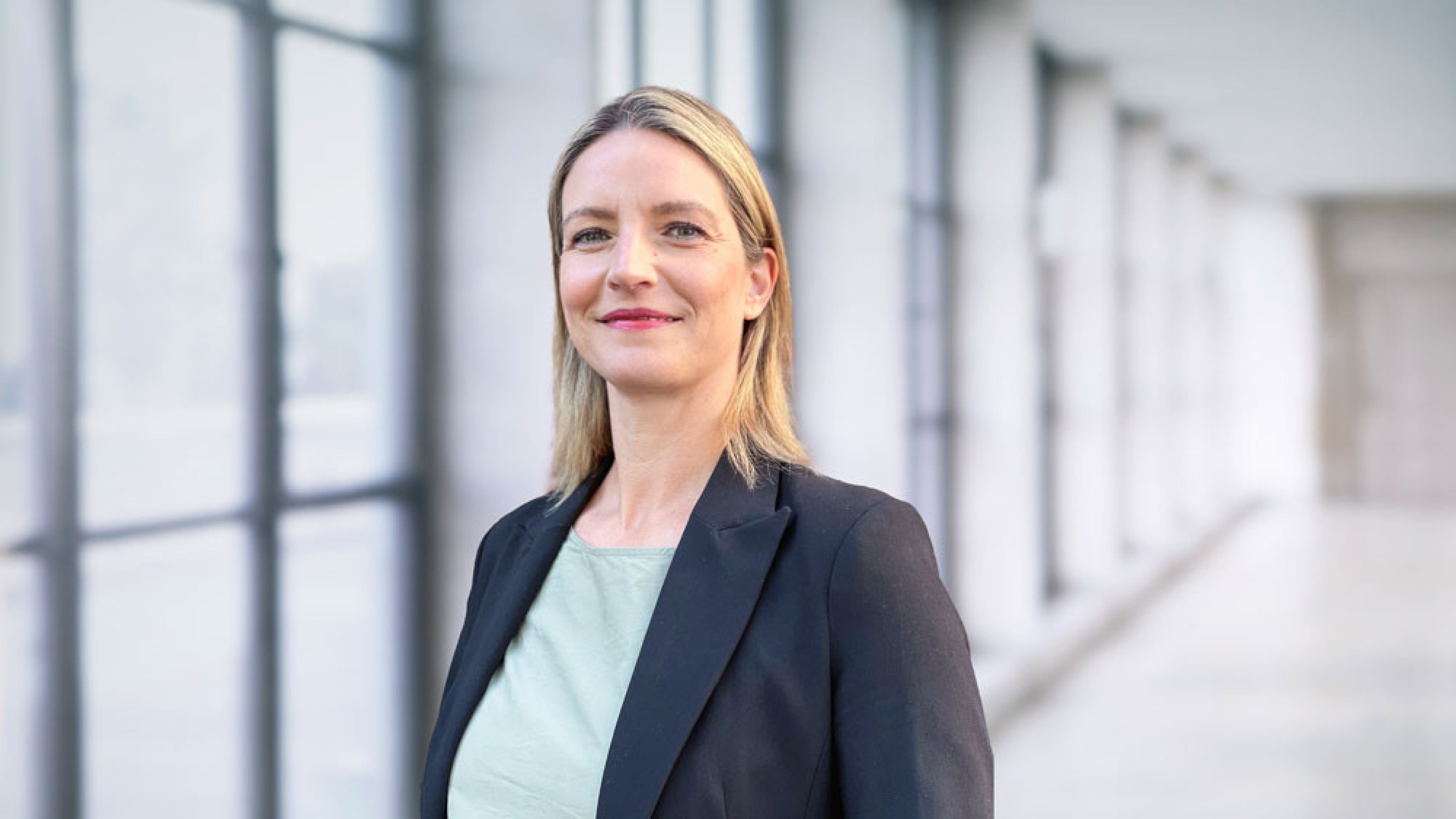 Mood picture of Suzana Novakovic, Finance Manager at Swiss Life Asset Manager, Sweden.